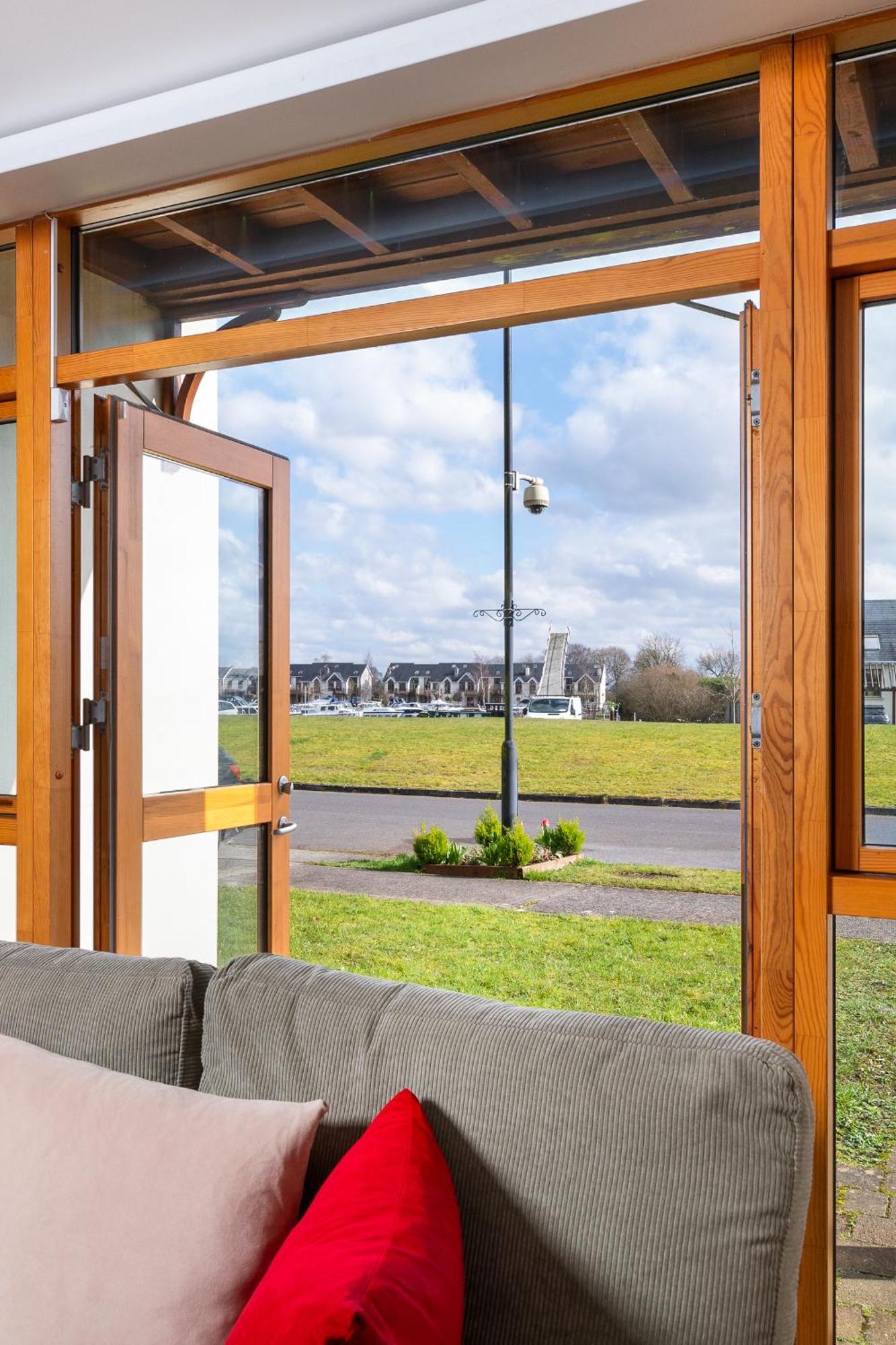 Shannonside - Stylish 5 Bed Marina Home & 40Ft Mooring Termonbarry Eksteriør billede