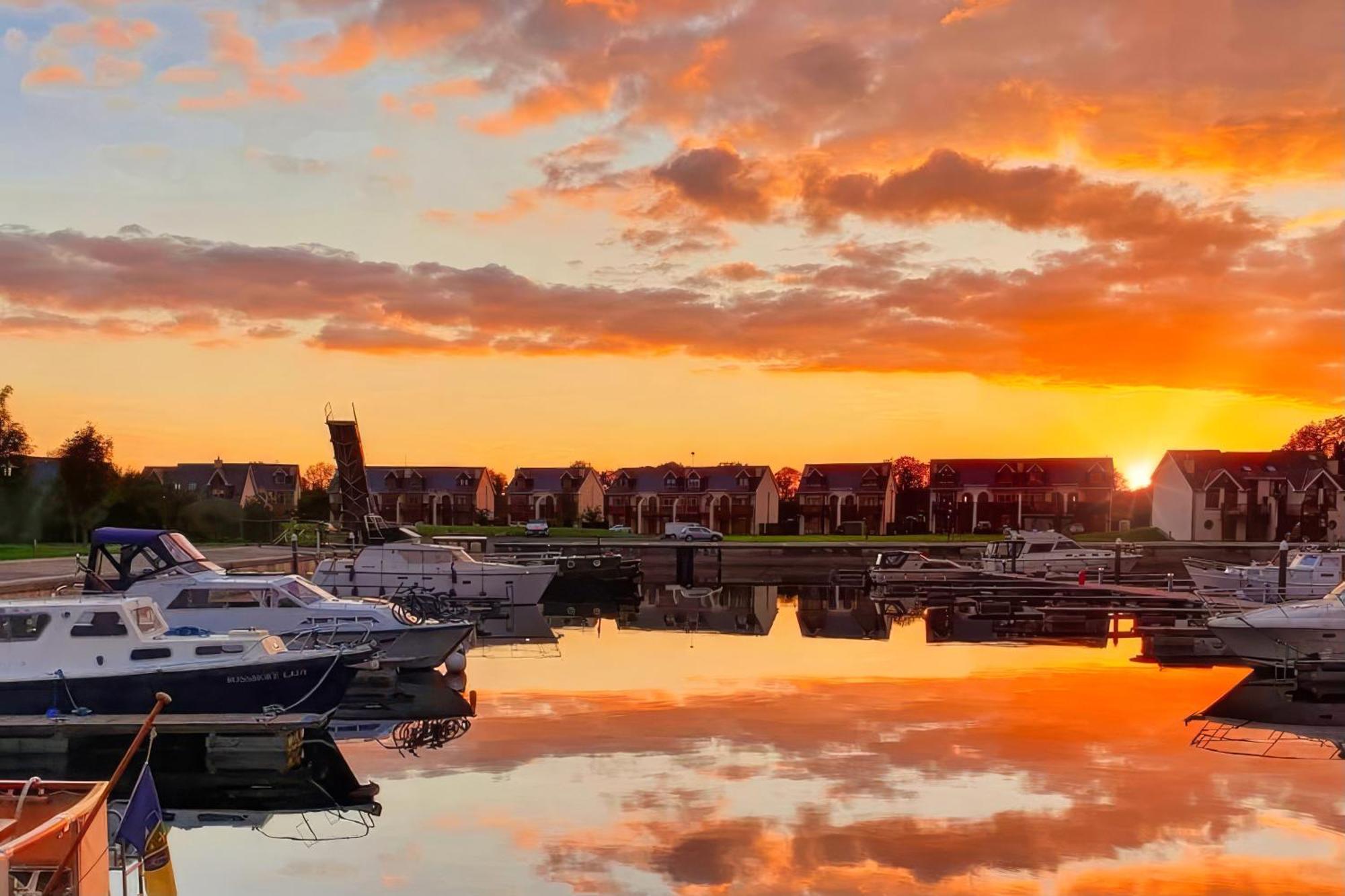 Shannonside - Stylish 5 Bed Marina Home & 40Ft Mooring Termonbarry Eksteriør billede