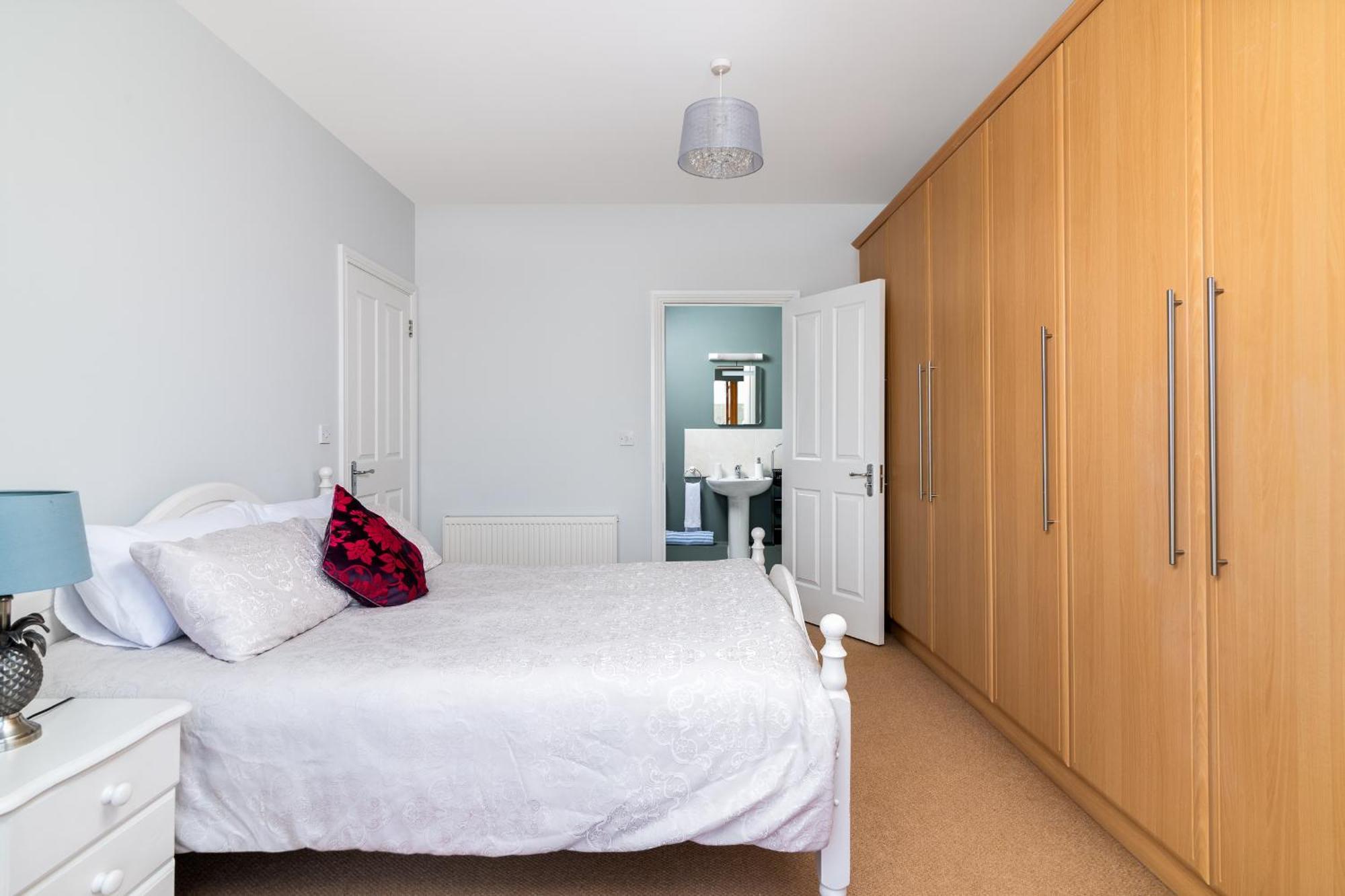 Shannonside - Stylish 5 Bed Marina Home & 40Ft Mooring Termonbarry Eksteriør billede