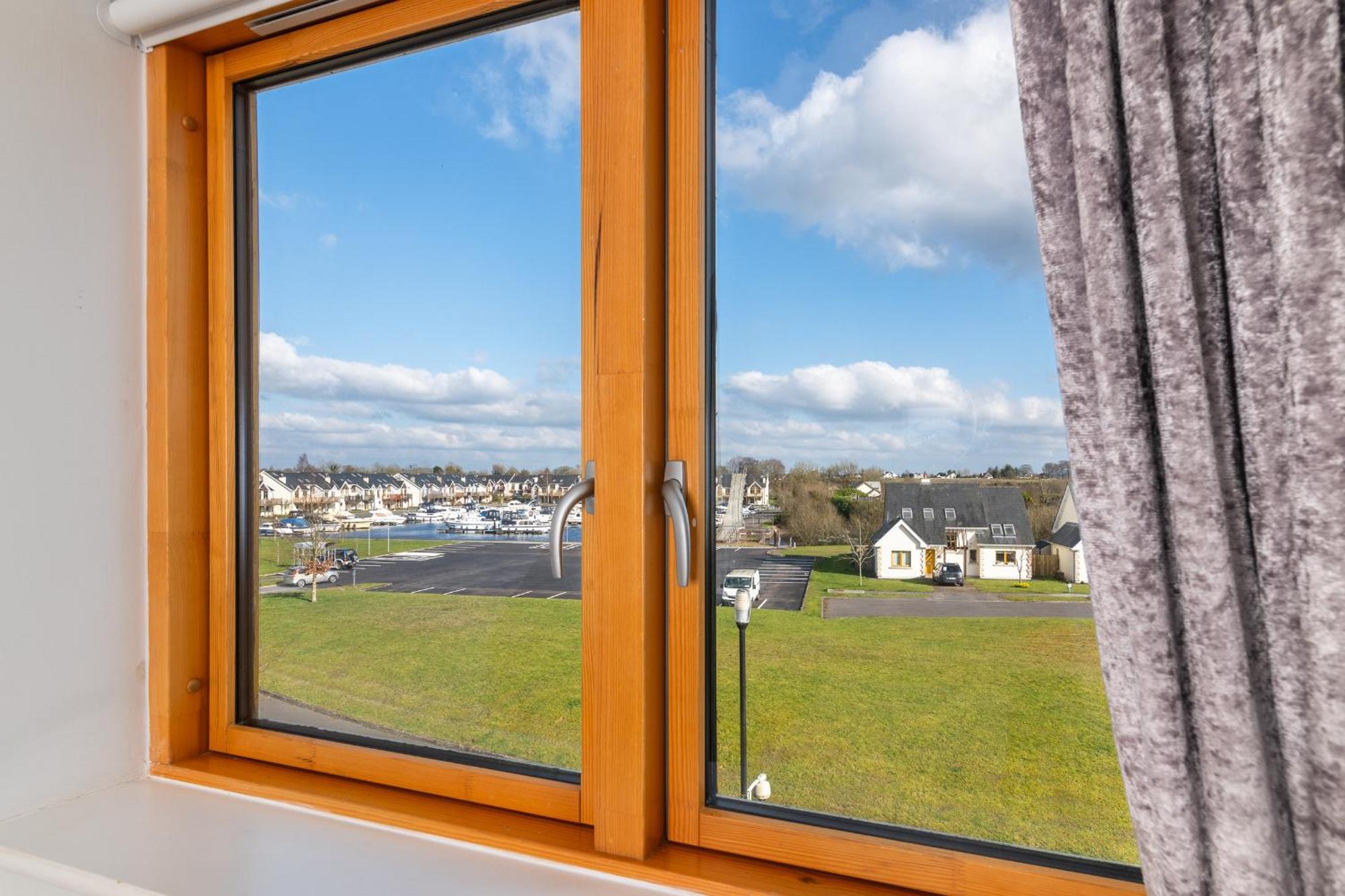 Shannonside - Stylish 5 Bed Marina Home & 40Ft Mooring Termonbarry Eksteriør billede