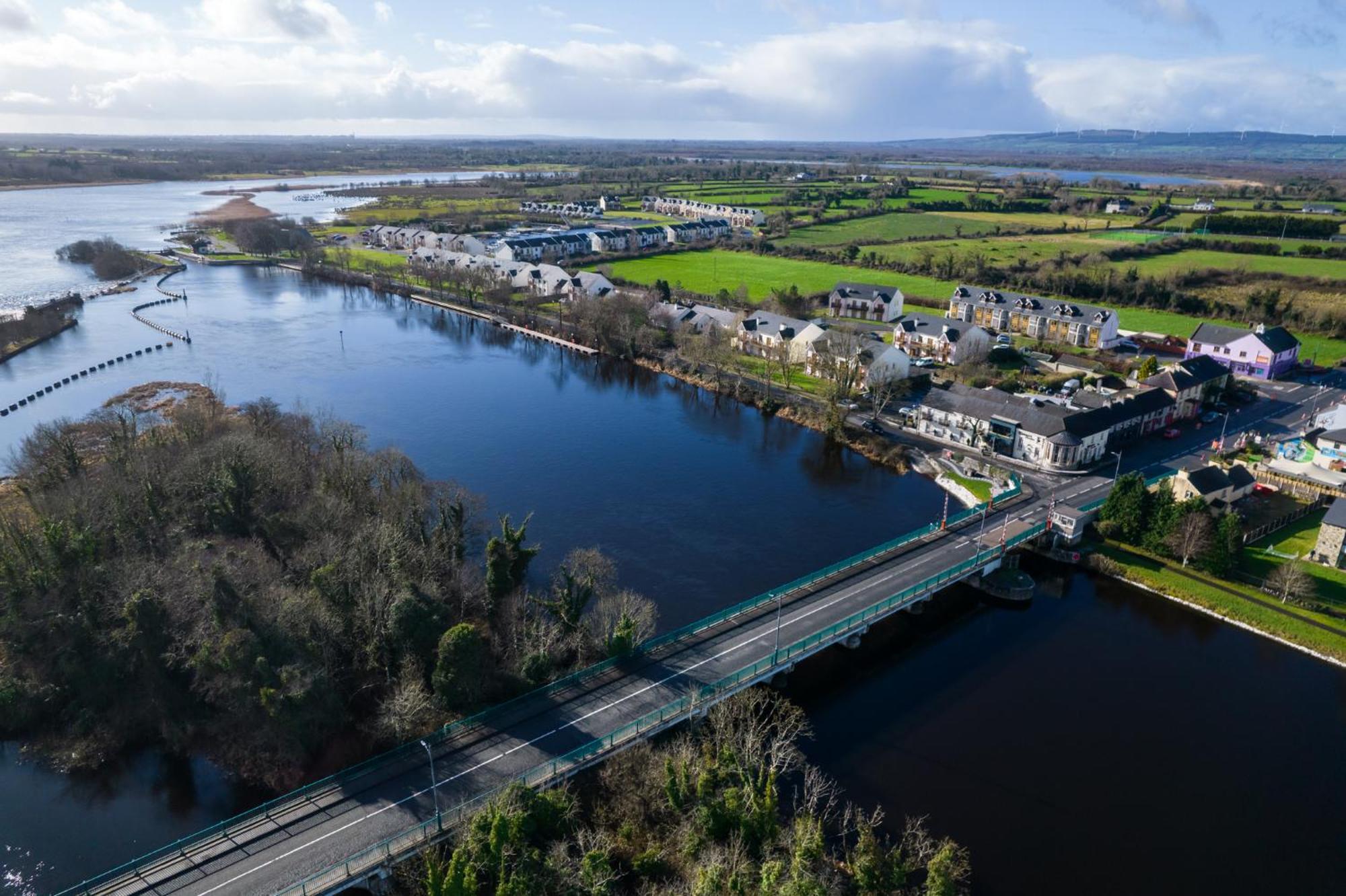 Shannonside - Stylish 5 Bed Marina Home & 40Ft Mooring Termonbarry Eksteriør billede